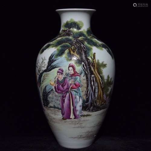 A Chinese Porcelain Famille Rose Vase