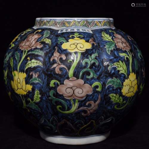 A Chinese Porcelain Wucai Jar