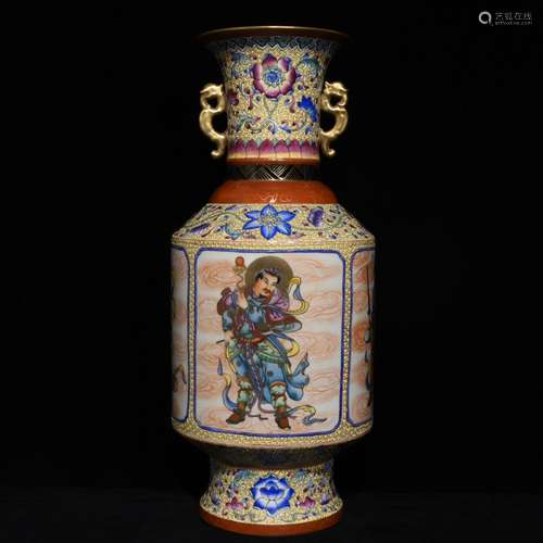 A Chinese Porcelain Enameled Gilding Vase