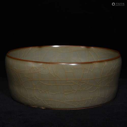 A Chinese Guan Kiln Porcelain Brush Washer