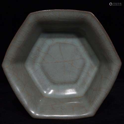 A Chinese Guan Kiln Porcelain Brush Washer