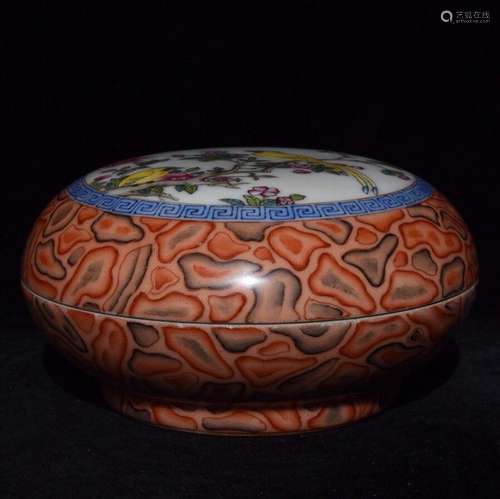 A Chinese Porcelain Wood-Pattern Glazed Enameled Box With Lid