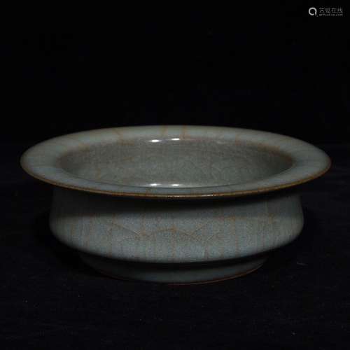 A Chinese Guan Kiln Porcelain Brush Washer