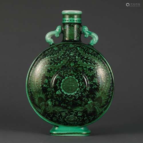 A Chinese Porcelain Green Glazed Vase