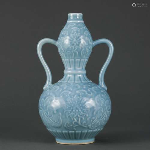 A Chinese Porcelain Blue-Glazed Gourd Vase