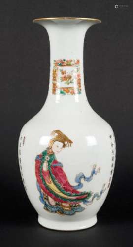 Vase de forme balustre porcelaine et émaux de la f…