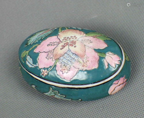 A Small Famille Rose Porcelain box, from Qing Dynasty