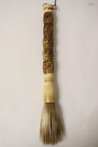 A large Chinese painting brushes with bone stems,