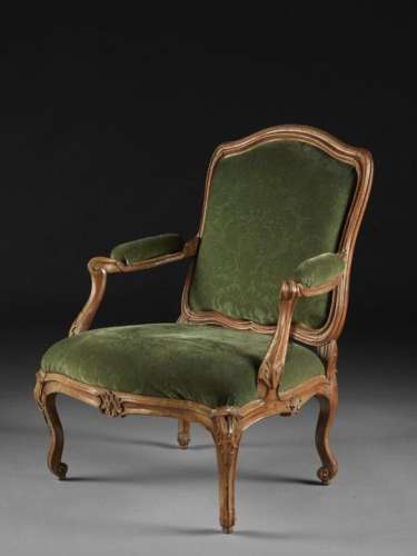 LOUIS XV EARLY CHASSIS FAUTEUIL Attributed to Jean…