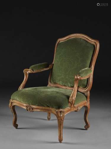 LOUIS XV EARLY CHASSIS FAUTEUIL Attributed to Jean…