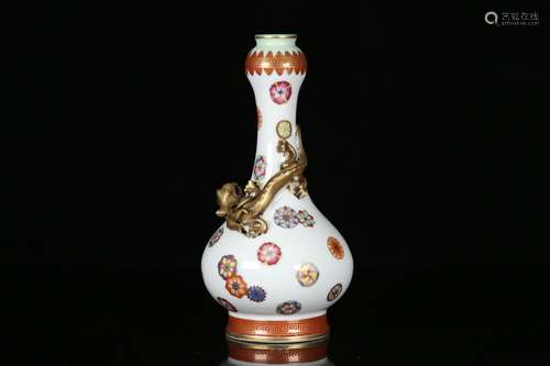 A Porcelain Garlic Vase With Dragon Pattern