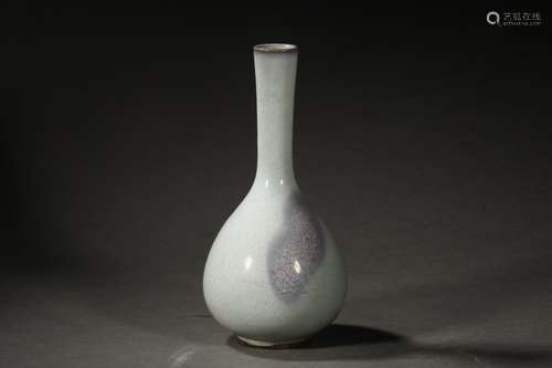 A Porcelain White Glazed Vase