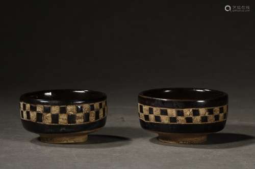 Pair Of Porcelain Jizhou Kiln Boxes With Lids