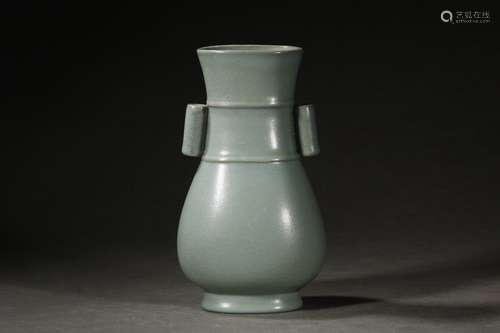 A Porcelain Ru Kiln Ear-Vase