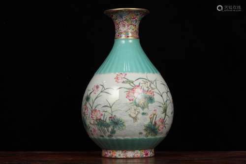 A Porcelain Floral&Bird Yuhuchunping Vase