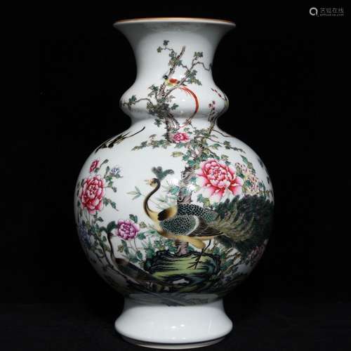 A Porcelain Famille Rose Floral&Bird Vase