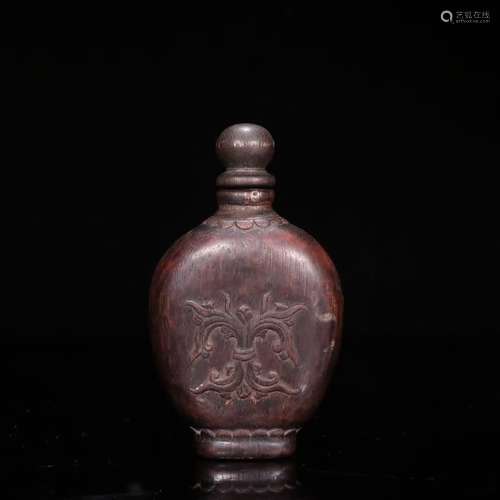 An Agarwood Lotus Pattern Snoof Bottle