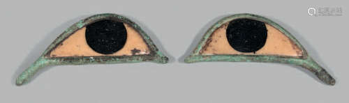 Paire d'yeux d'incrustation de sarcophage. Bronze,…
