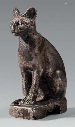 Statuette de chatte Bastet assise, la queue replié…