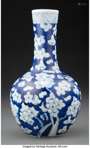 67122: A Chinese Blue and White Vase, late 19th century