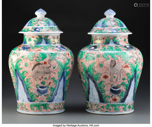 67147: A Pair of Chinese Wucai Covered Jars 16 x 9 inch