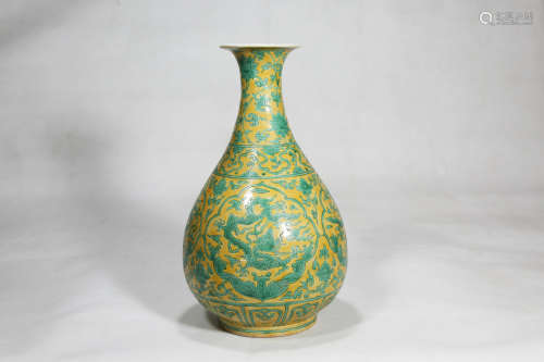 Chinese Daming Jiajing Period Yellow-Green Colored Dragon Pattern Porcelain Bottle