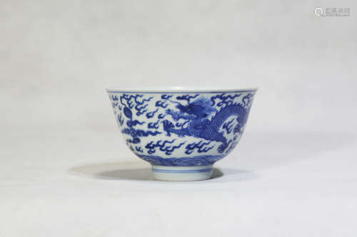 Chinese Qing Dynasty Kangxi Period Blue And White Dragon Pattern Porcelain Bowl