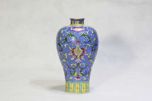 Chinese Qing Dynasty Qianlong Period Porcelain Plum Bottle