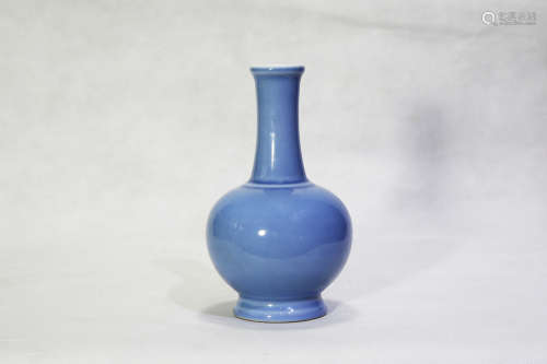 Chinese Qing Dynasty Qianlong Period Blue Glazed Porcelain Bottle