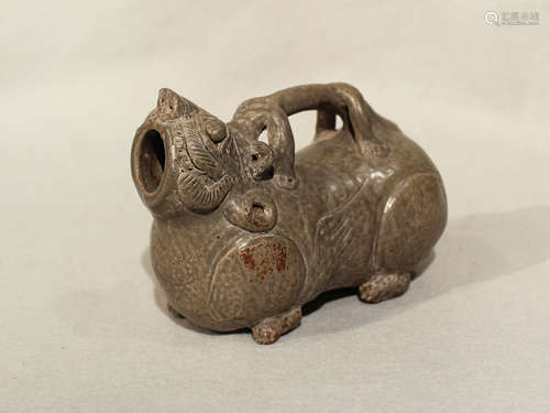 A Chinese Yue animal form vessel,