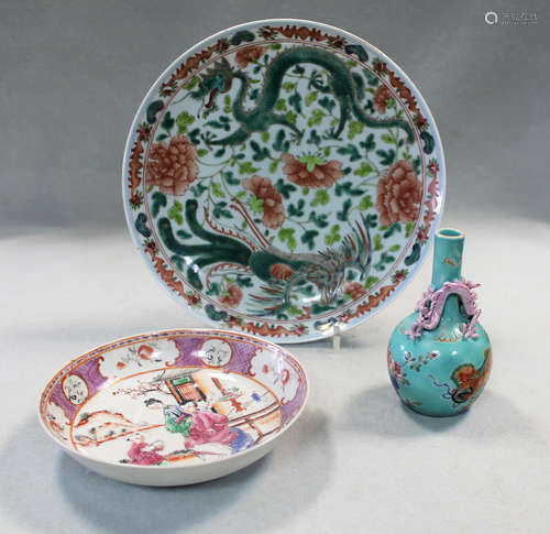 A Chinese famille verte porcelain shallow dish, underglaze seal mark of Jiaqing but later,