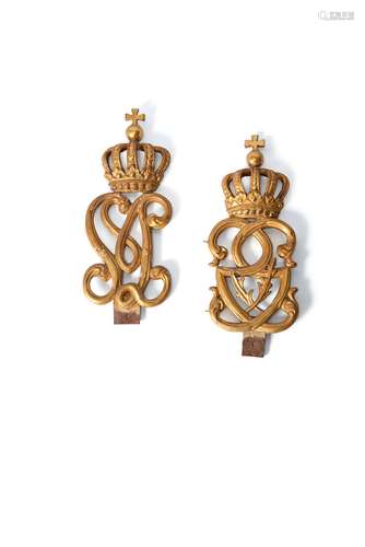 A pair of carved giltwood mounts