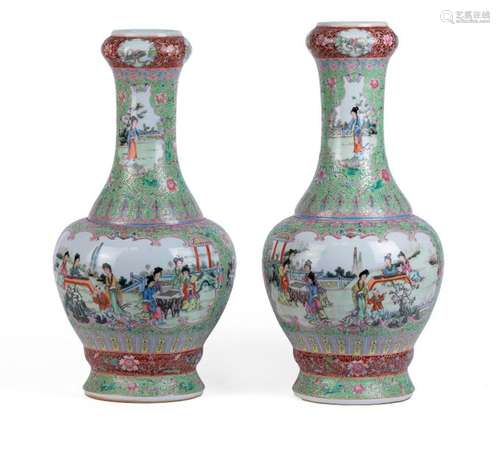 Paire De Vases. Porcelaine De …