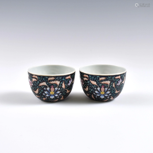 Pr. Yongzheng famille Noir floral cups