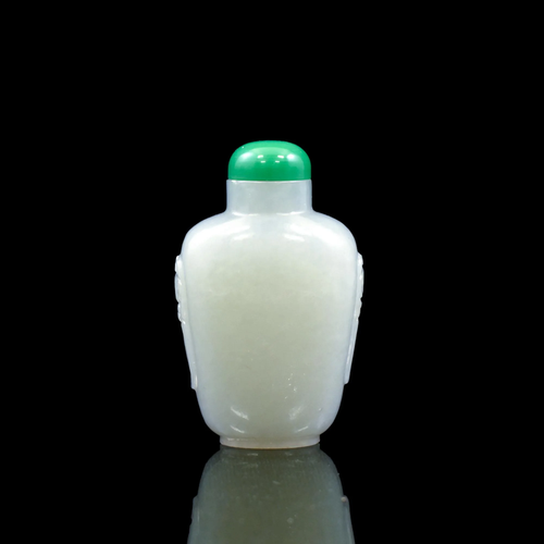 JADE SNUFF BOTTLE & JADEITE STOPPER