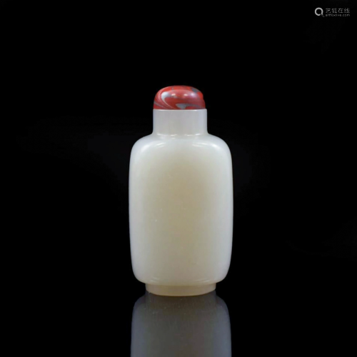 JADE SNUFF BOTTLE & RED CORRAL STOPPER