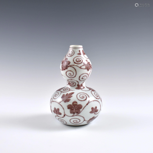 Kangxi Red & white scrolling floral Double gourd vase