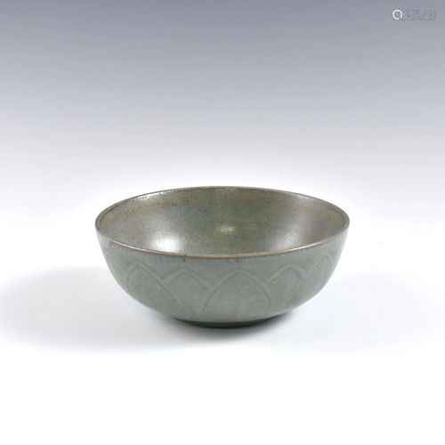 A FINE CHINESE GUAN WARE BOWL