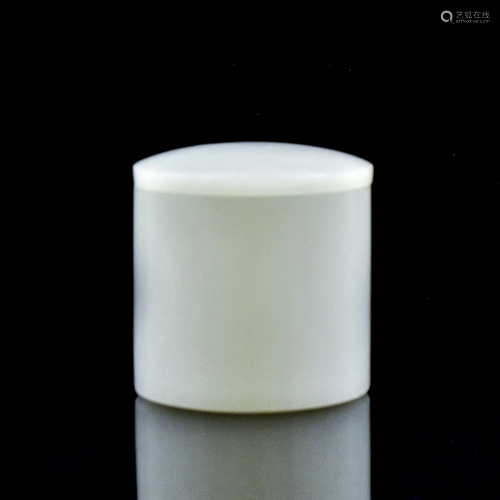 CHINESE WHITE JADE CYLINDRICAL COVERED BOX