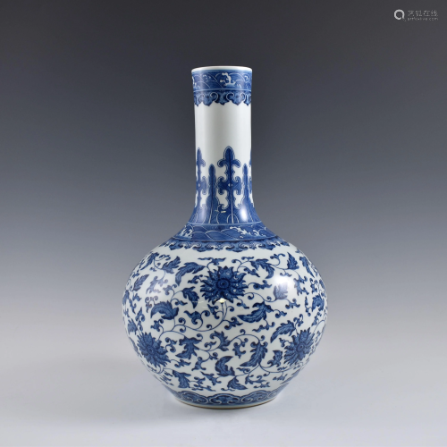 Qing blue and white Wrapped floral reward vase