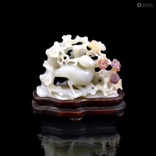 CHINESE CARVED JADE OF MAGPIE ON STAND