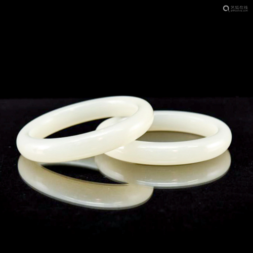 PAIR OF CARVED WHITE JADE ROUND BANGLE