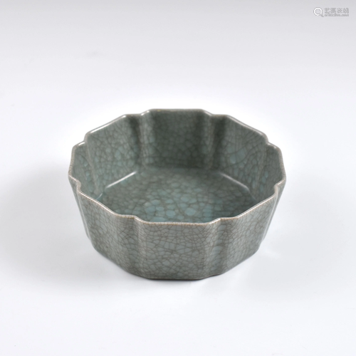 GUAN WARE FLORI-FORM RIM BRUSH WASHER