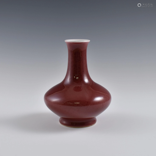 Qing red monochrome glazed reward vase