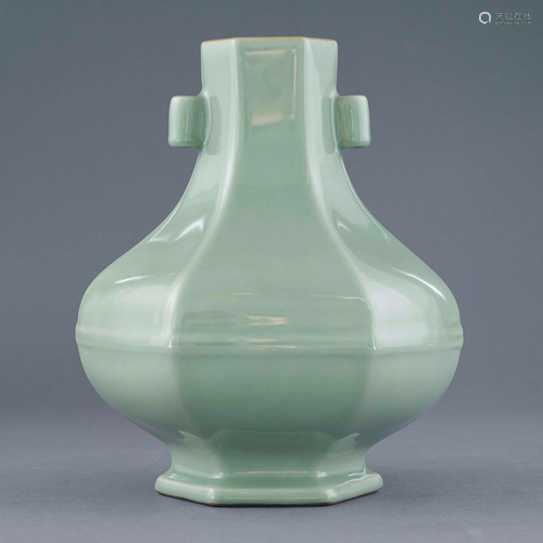 QIANLONG GE TYPE BELL VASE