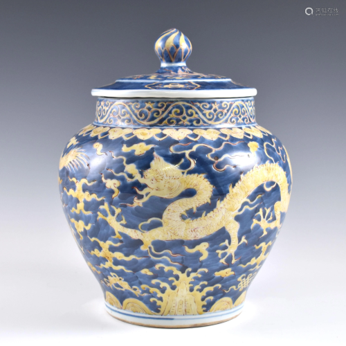 Ming blue & white dragon lidded jar