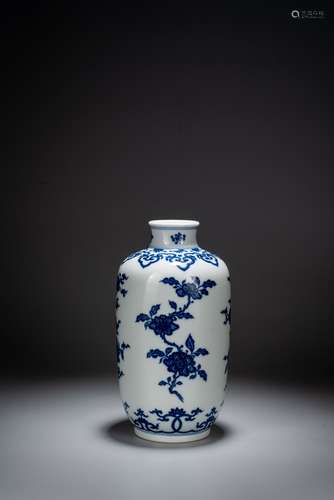 A BLUE AND WHITE 'FLOWERS' LANTERN VASE