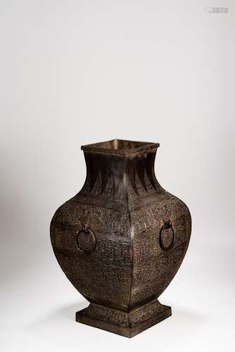 A LARGE CHINESE BRONZE HU-SHAPED VASE