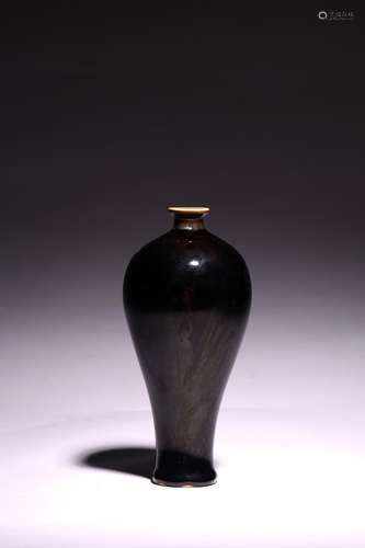 A CHINESE BLACK GLAZED MEIPING VASE