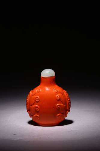 A CHINESE RED CORAL CARVED SNUFF BOTTLE